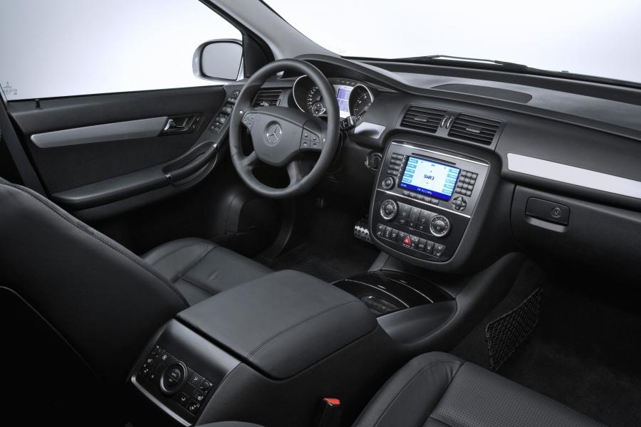 Интерьер Mercedes-Benz R63 AMG (W251) 2007 года  (фото 65 из 77)